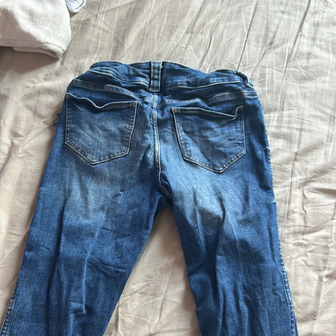 Blå bootcut jeans från H&M - 2