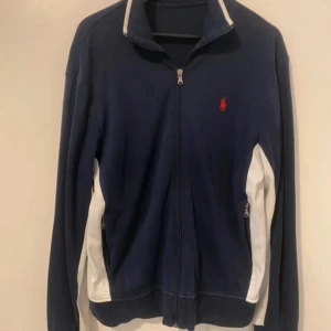 Ralph Lauren - Säljer en snygg mörkblå tröja