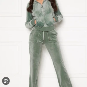 Juicy Couture set - Använd 2 gånger. Ganska unik färg finns ej kvar i butiker.