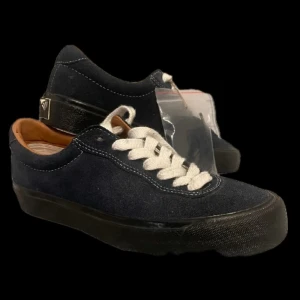 Last resort skor - Köpta för 1200 kr på Junkyard. Fräscha last resorts som aldrig har kommit till användning, prislappen sitter fortfarande kvar. Fick skorna i gåva men tyvärr var de för små. Skicka ett dm vid fler frågor!