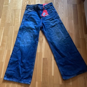 1996 Disel D-sire  - Oandvända blåa Disel 1996 D-sire jeans. Låg midja och loosefit 
