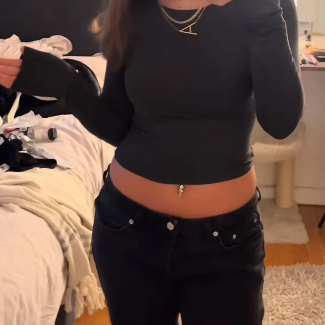 Svart långärmad croppad topp