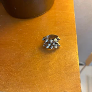 edblad ring med  nitar - silvrig edblad ring strlk 17.50 bra skick🥰❣️❤️