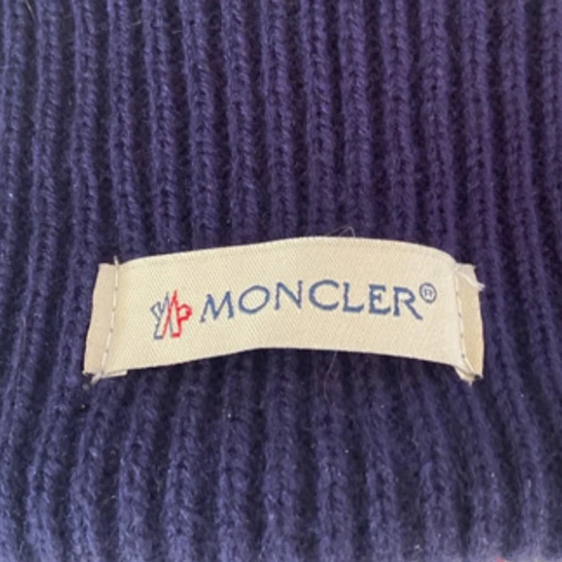 Mörkblå ribbad mössa från Moncler - 1