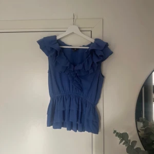 Blå topp - Superfin blå topp från hm, storlek M men passar S/M💕