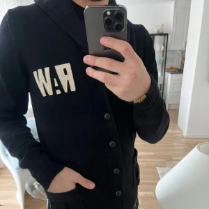 G-star stickad cardigan  - As fet cardigan med fet passform, skick 10/10 inga defekter ingenting, priset kan såklart diskuteras vid snabb affär. Tveka inte på att ställa frågor!