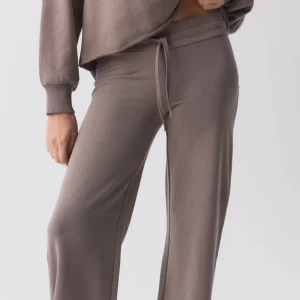 Brun/ beige mjukisbyxor - Brun/beige lågmidjade mjukisbyxor, nya och aldrig använda Pris kan diskuteras🤎