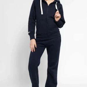 Russemerch set marinblå  - Säljer därav tyckte det var lite för stor storlek för mig. Nypris 1248kr för hela setet så säljer för 1000kr. Använd ca 5 gånger. 🩷