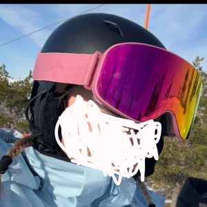  rosa skidglasögon - Rosa gogels från crossportswear! Använda två dagar i backen!  Nypris- 650kr 