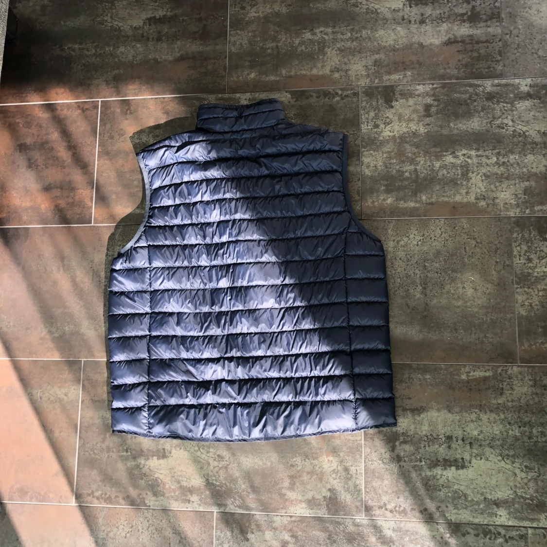 Svart dunväst med orange foder - 4