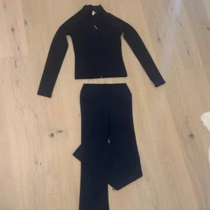 Snyggt tränings set i nyskick  - Jätte snyggt tränings set i nyskick 