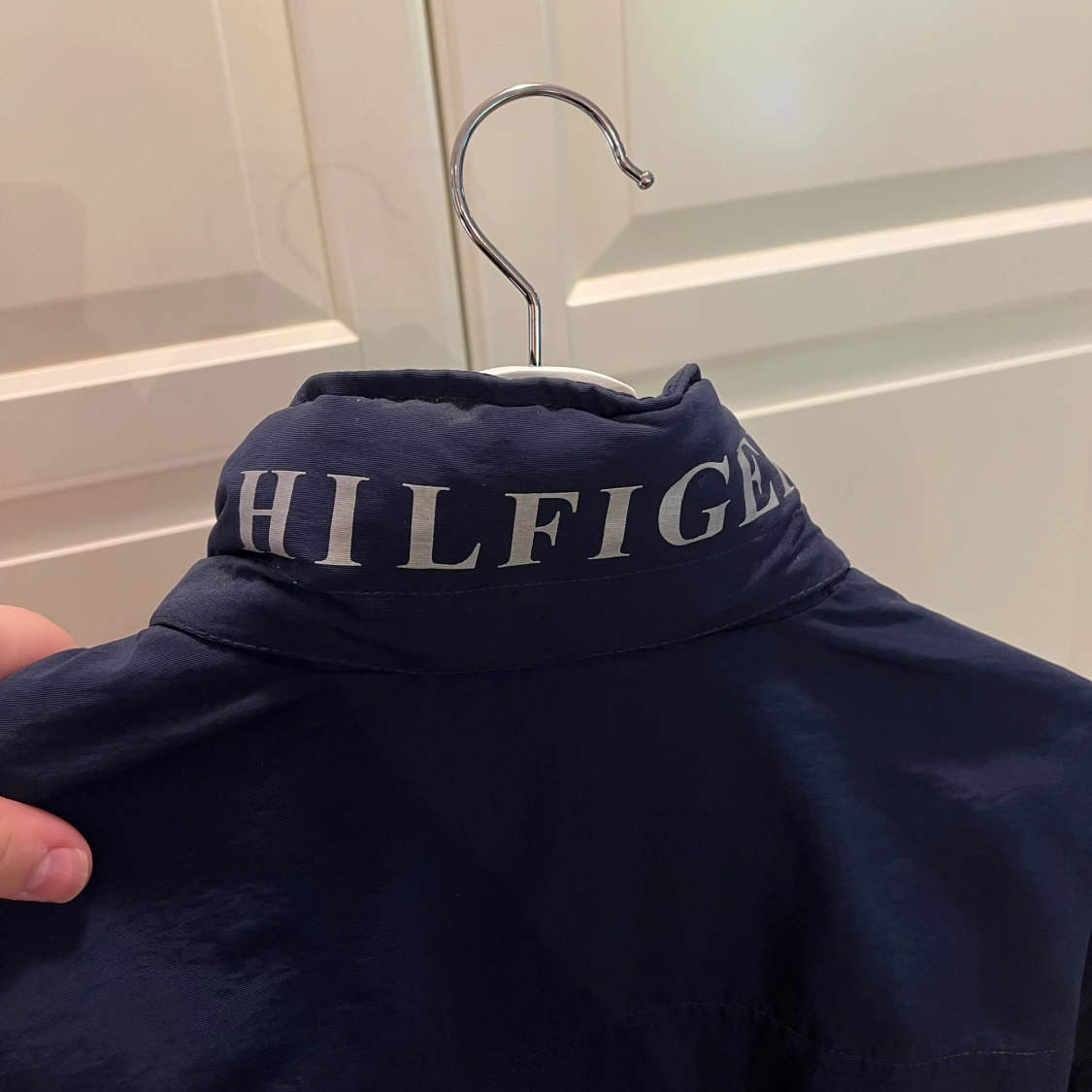 Blå vindjacka från Tommy Hilfiger - 3