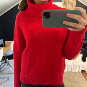 Röd polotröja  - Röd polotröja från H&M! 