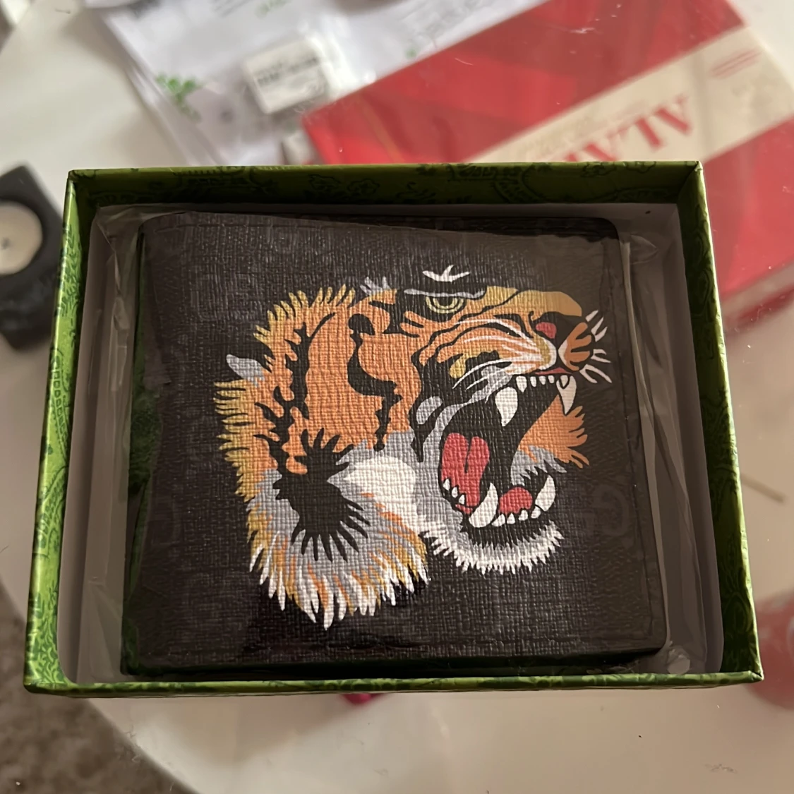 Ny plånbok med tigertryck