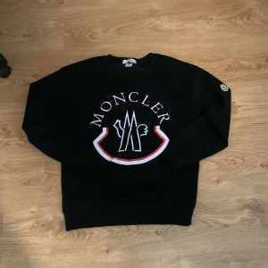 Moncler tröja - Moncler tröja, helt ny aldrig använd storlek S