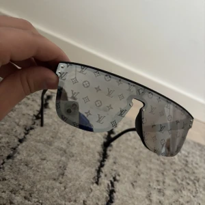 Lv glasögon  - Säljer dessa glasögon för sommaren. Fraktar runt hela Sverige!