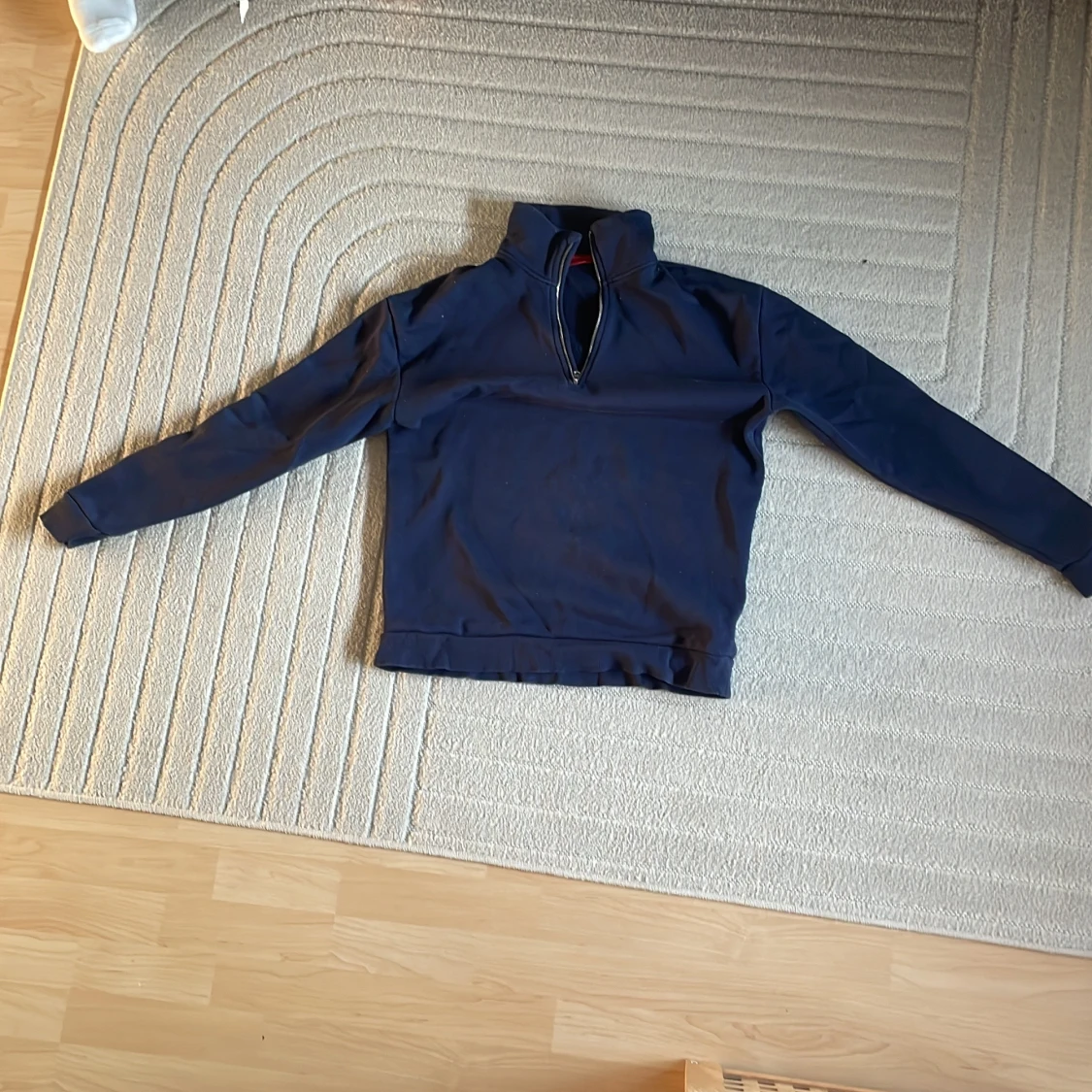 Mörkblå half zip tröja från RYVLS