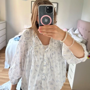 Blus - En fin kortare blus från gina tricot som endast är använd en gång! 💓Köpt för 399kr