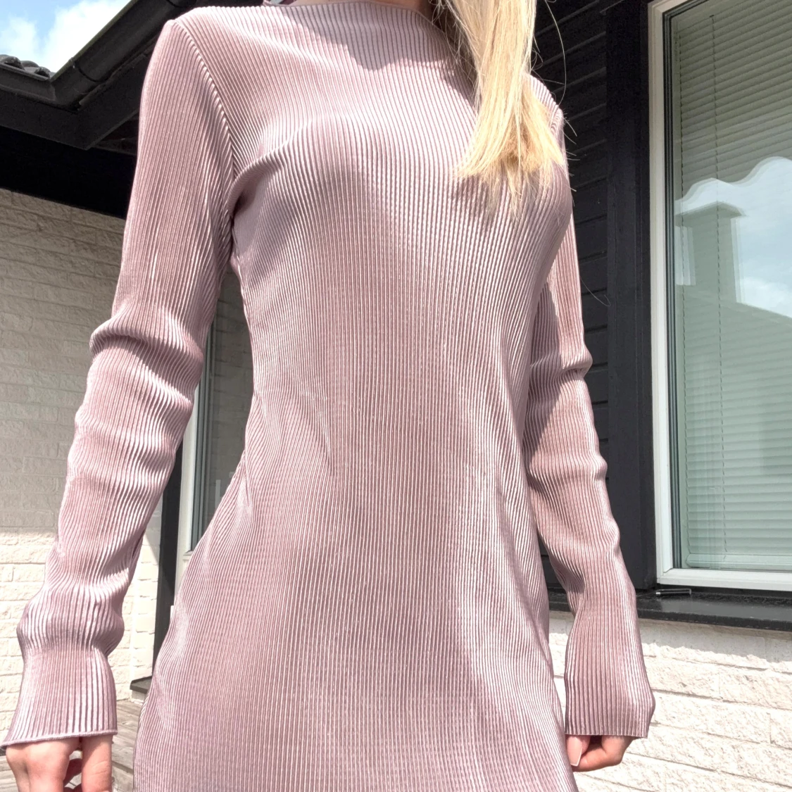 Ljuslila ribbad kortklänning