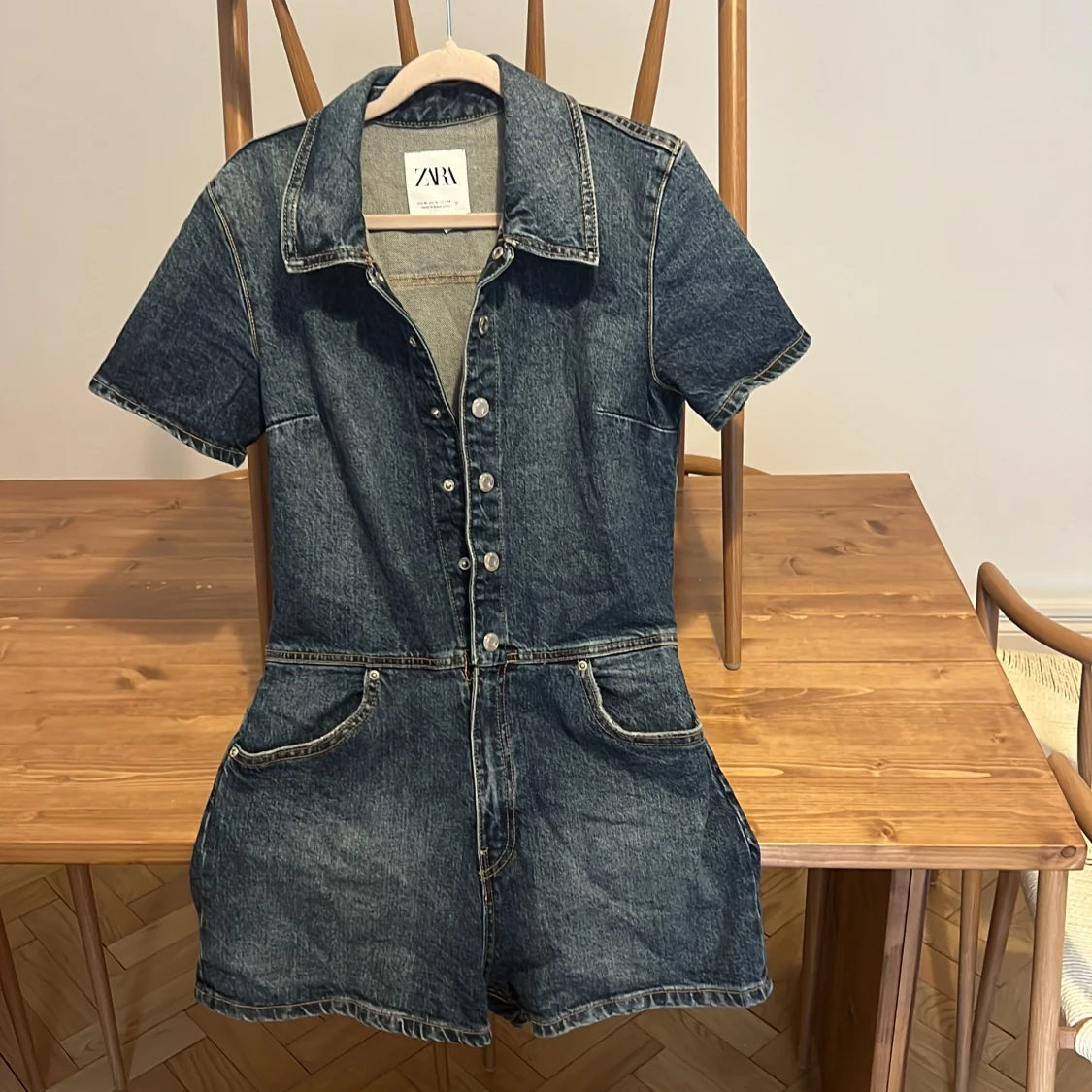 Jeansshorts-jumpsuit från ZARA