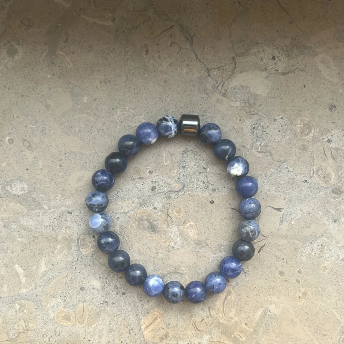 Två pärlarmband i vitt och blått  - 2