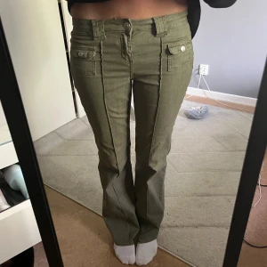 Gröna jeans - Lågmidjade gröna jeans slutsålda 💚💚💚💚