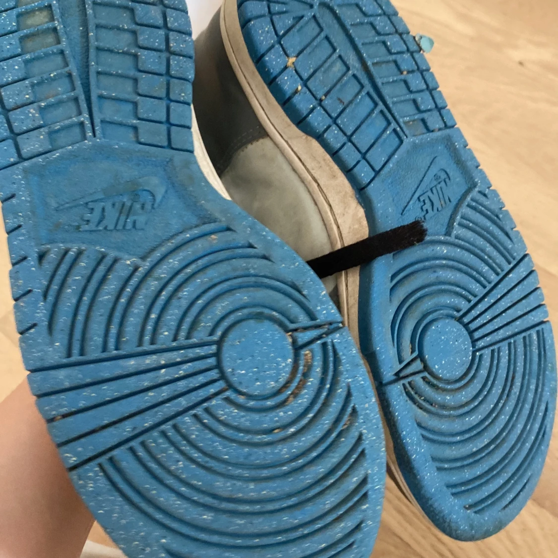 Nike Dunk High grå/vit med blå sula - 1