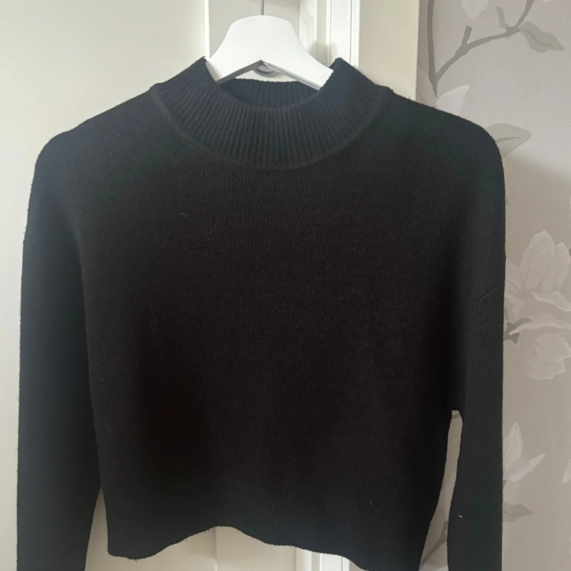 Svart stickad tröja från H&M - 1