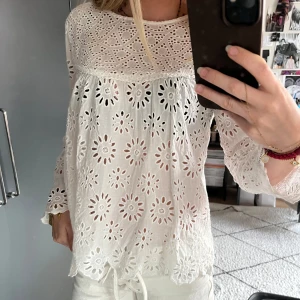 Zara topp - Så fin topp från Zara som knappt är använd