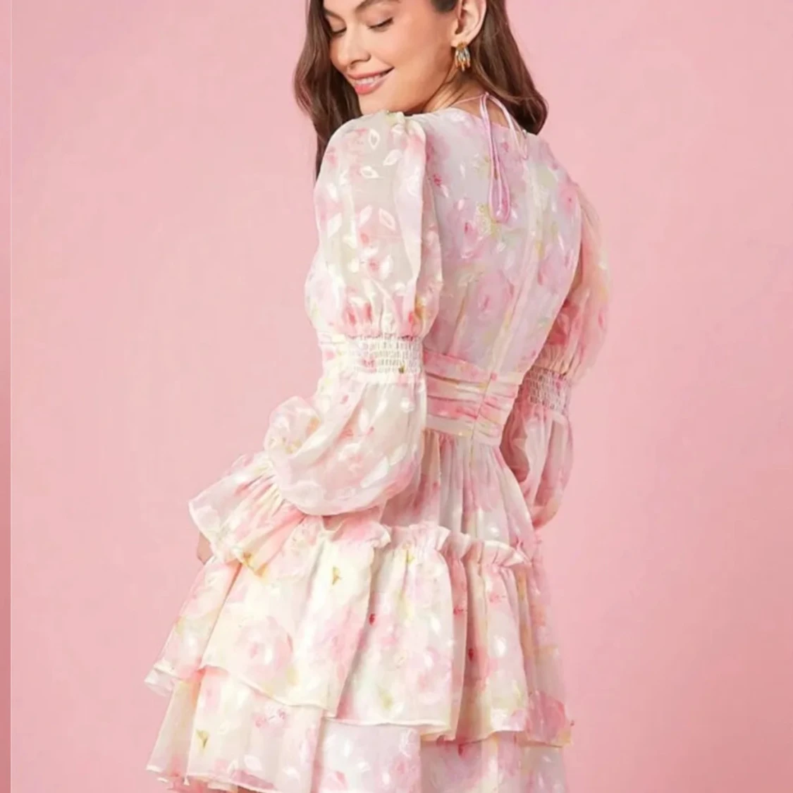 Pastellrosa blommig kortklänning - 1