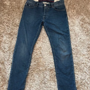 trammarossa jeans - modell| leonardo| skcik 9,7/10 endast testade| storlek 33| pm för mer info🙌🏼