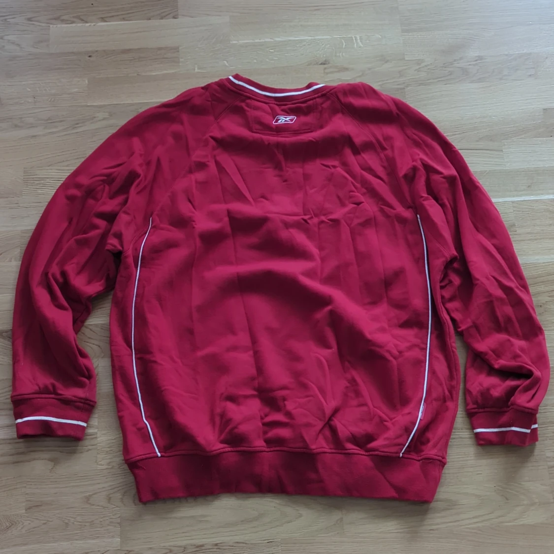 Röd crewneck från Reebok XXL - 1