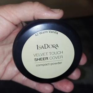 Blandade smink, parfym, nagel och duschgelartiklar - Allt är helt nytt och oöppnat , 175kr för allt plus porto.