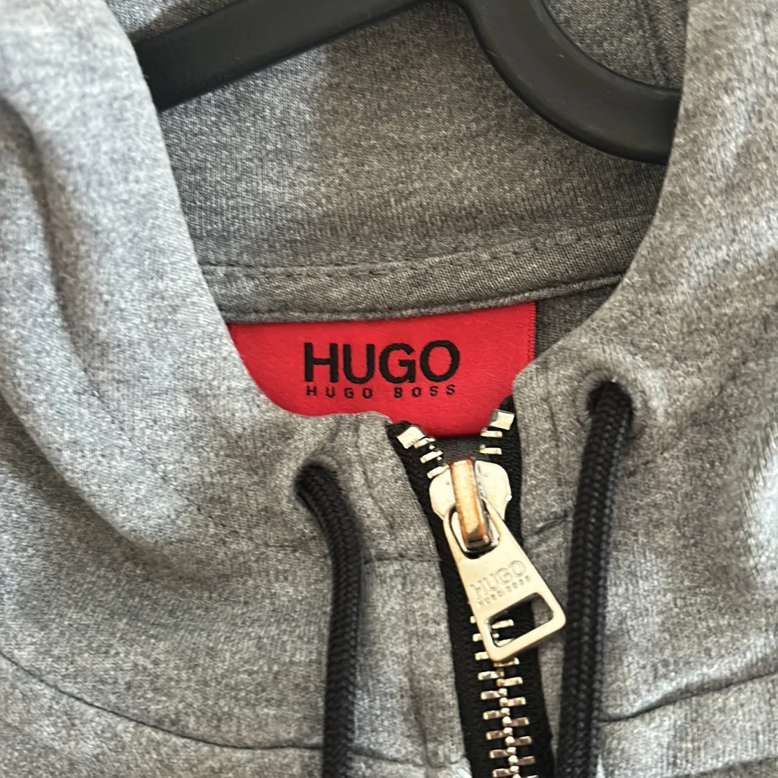 Grå hoodiejacka från Hugo Boss - 1
