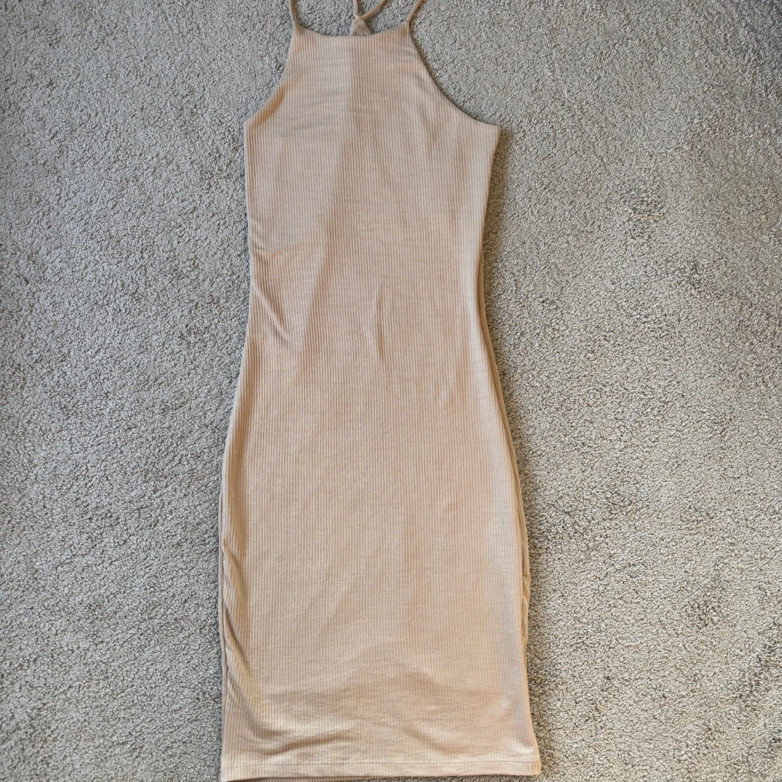 Beige klänning från Gina Tricot 