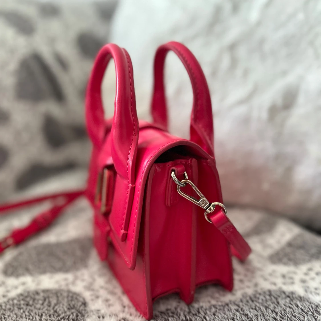 Mini rosa handväska med axelrem - 1