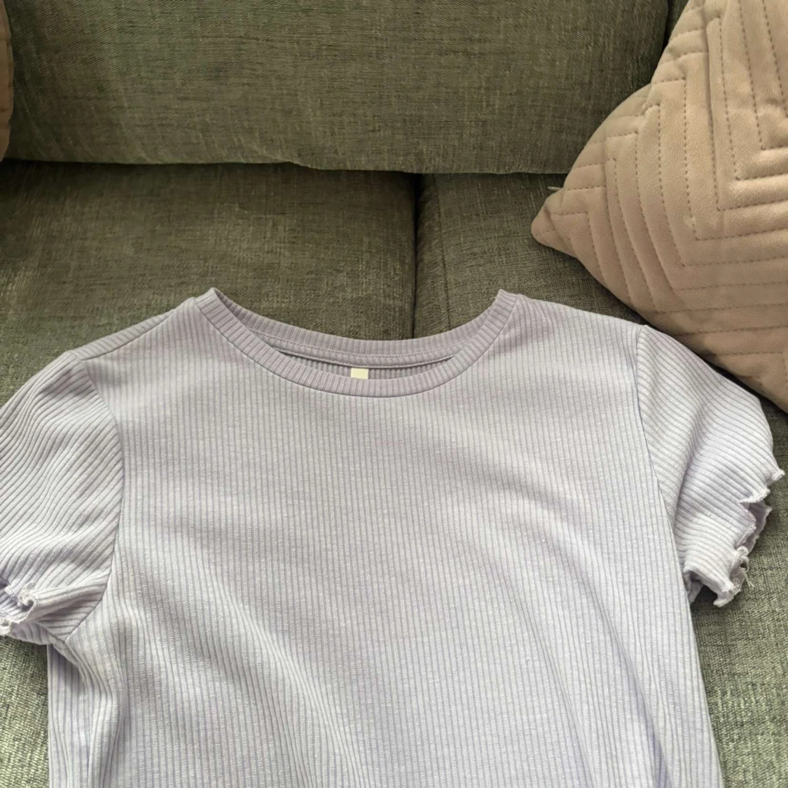 Ljuslila ribbad t-shirt