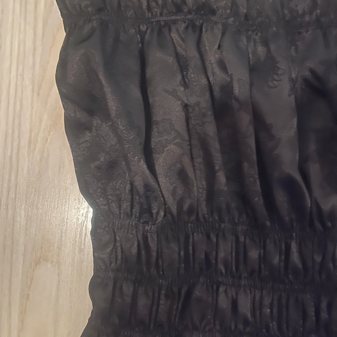 Svart croppad linnetopp med knytband - 2