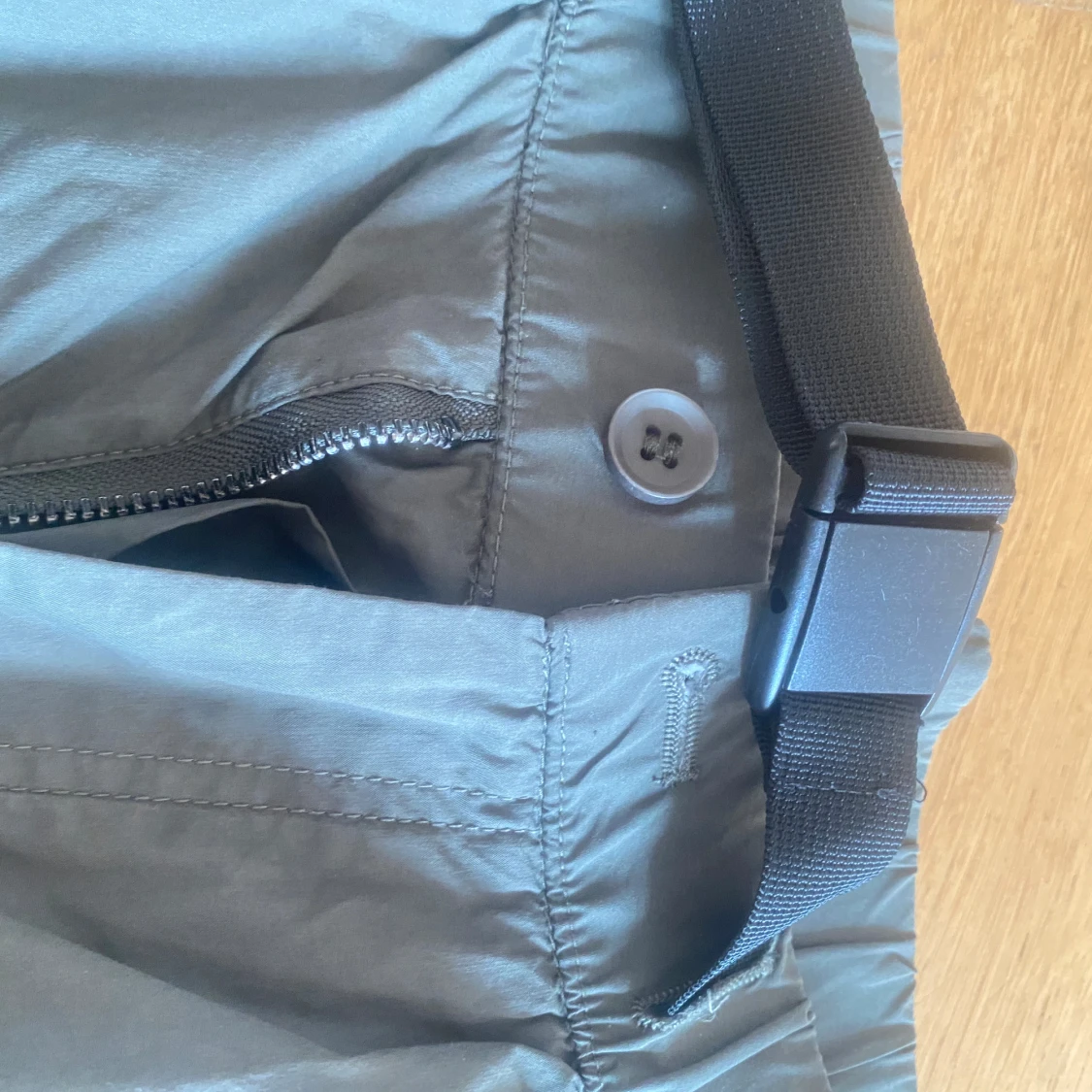 Grå cargoshorts med bälte - 3