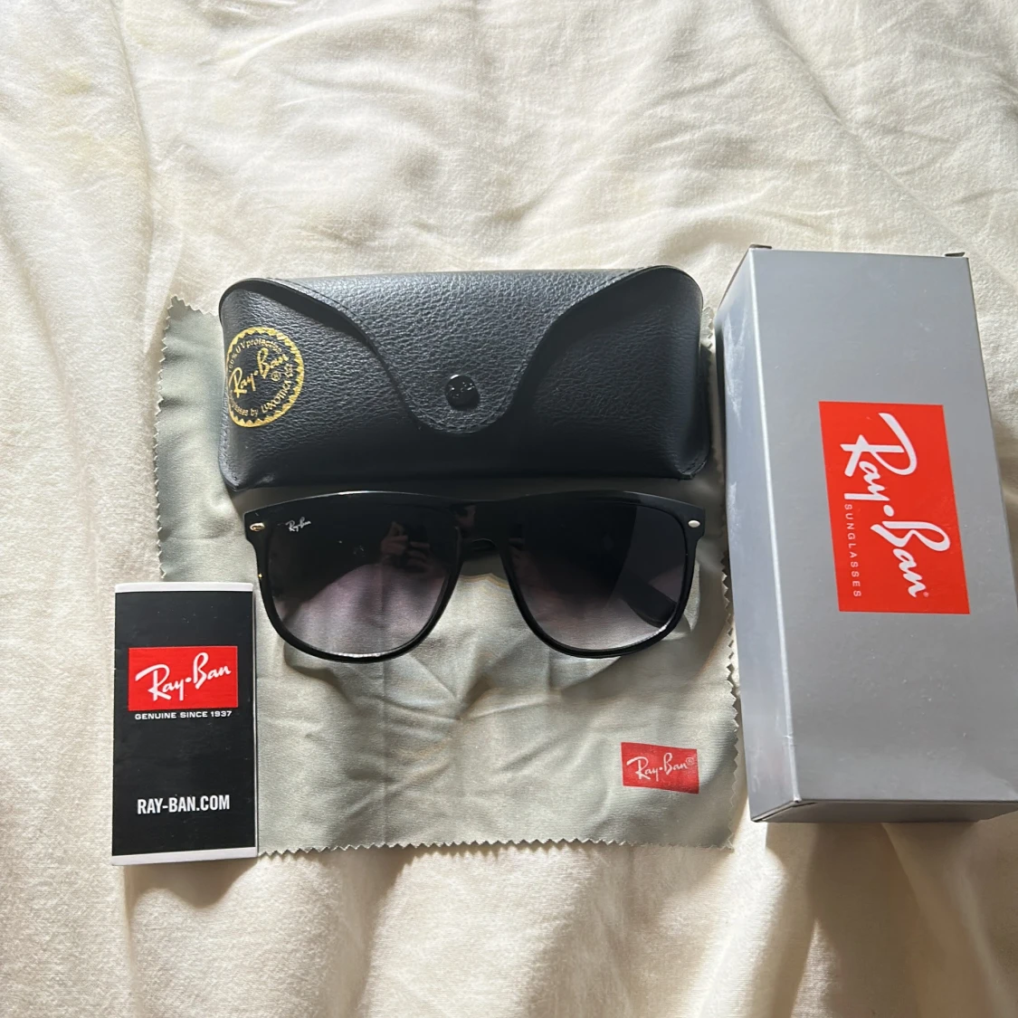 Svarta solglasögon från Ray-Ban
