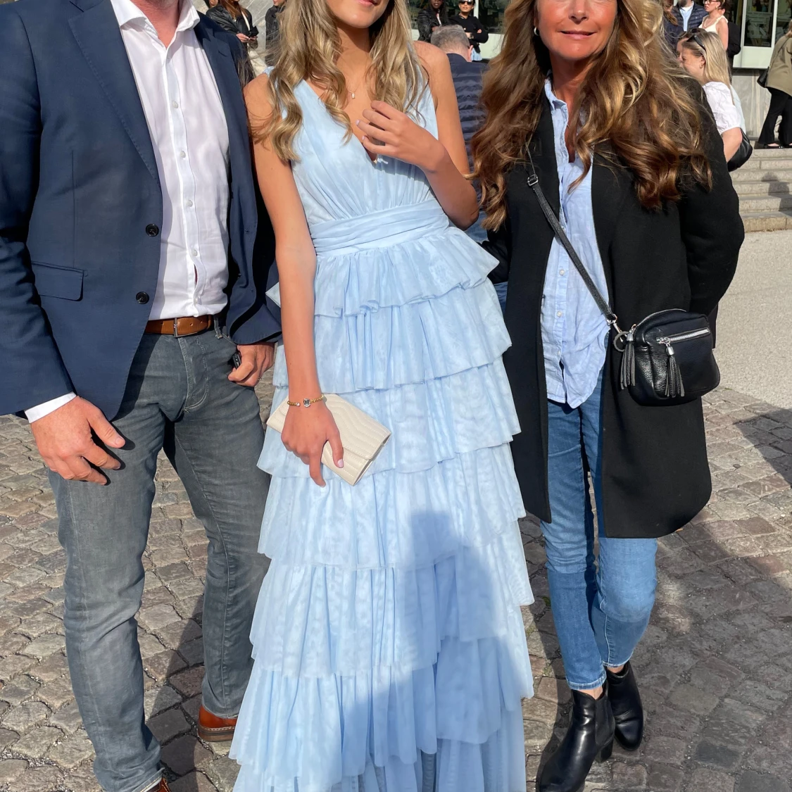 Ljusblå långklänning med volanger - 1