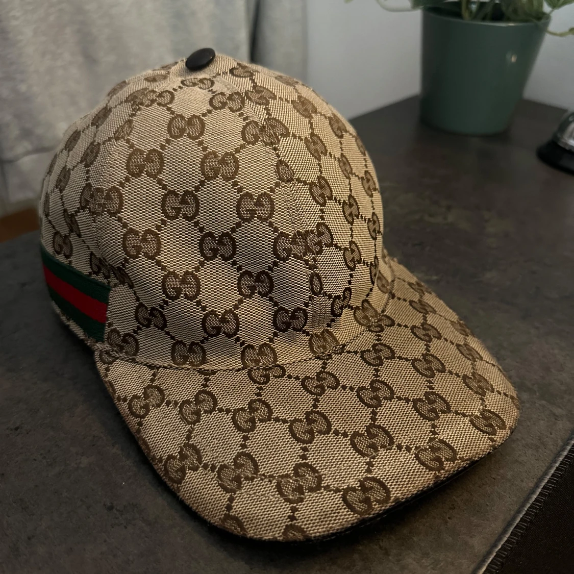 Beige keps från Gucci med monogram - 1