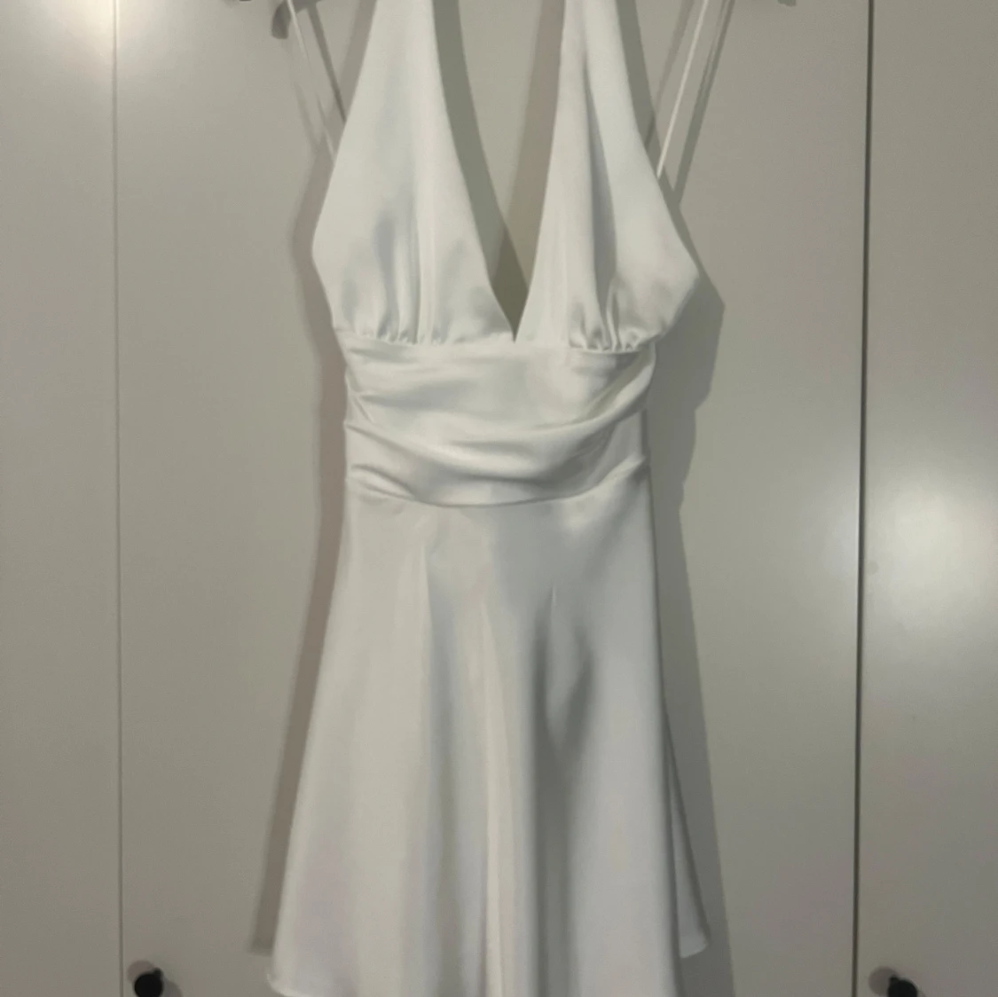 Vit omlottklänning med rosett från Zara