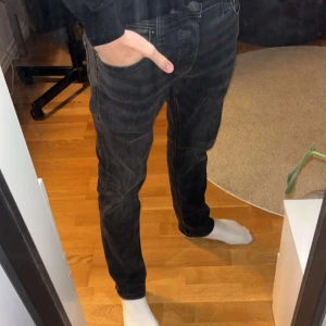 Slim Fit Jeans Jack&Jones - Snygga jeans från jack&jones i modell Slim fit Glenn. Nypris 800 W28 L30