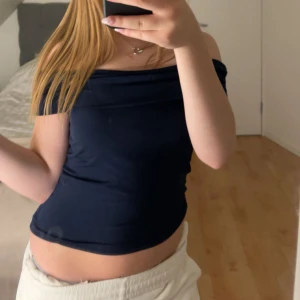 Blå off shoulder tröja  - skit fin off shoulder tröja som jag bara använt 1-2 gånger innan! 💗 storlek 158/164 men sitter som xs! 