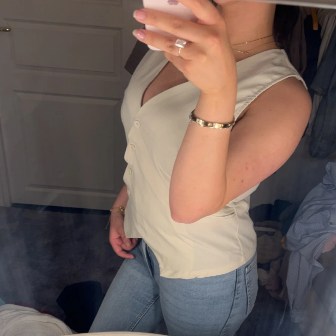 Beige kostymväst med v-ringning - 1