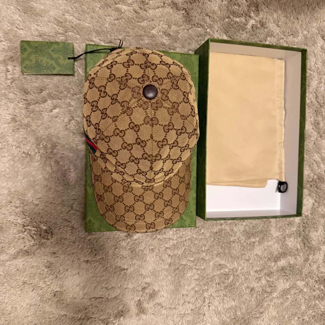 Beige keps från Gucci med GG-mönster - 1