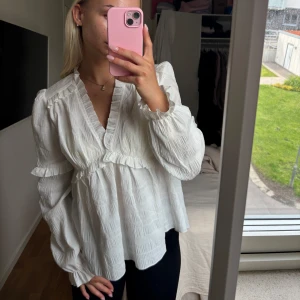 Jättefin vit blus - Superfin blus, knappt använd!