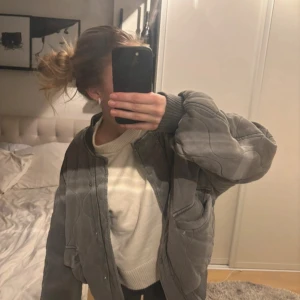 Quiltad jacka från Zara storlek xs - Jättefin, populär och eftertraktad 🩷 Skriv om ni har funderingar!