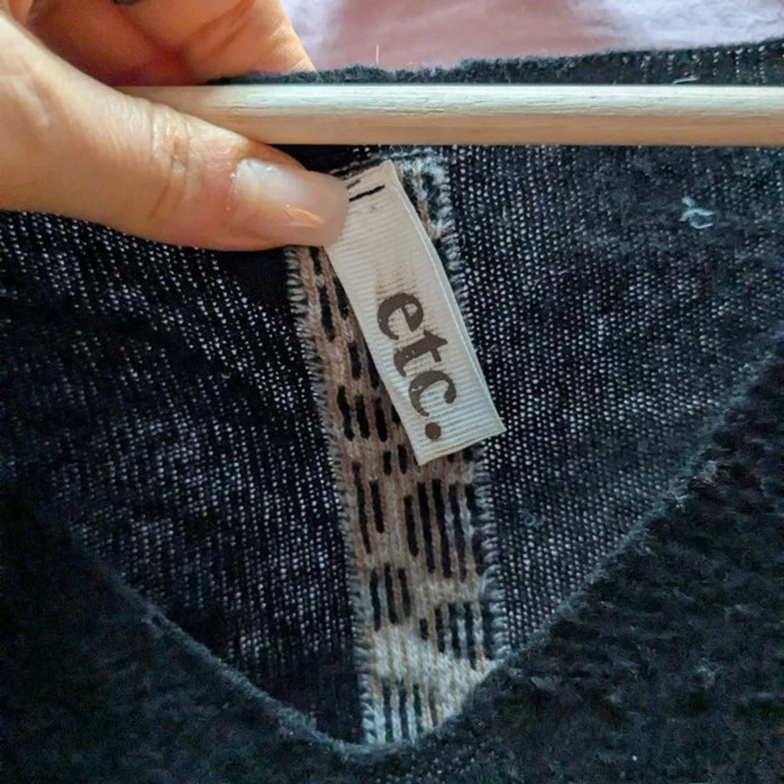 Svart v-ringad tröja från etc. - 3